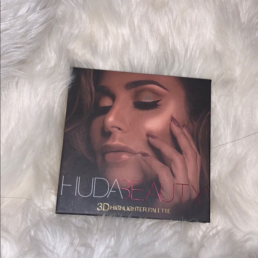 USED Huda Beauty highlight pallet